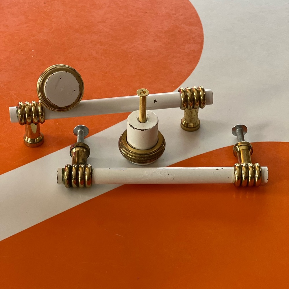 Vintage Drawer pulls and knobs - Picture 2 of 3